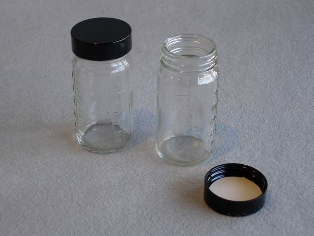 Round Glass Bottle, 4 oz. (clear) w/ black phenolic cap